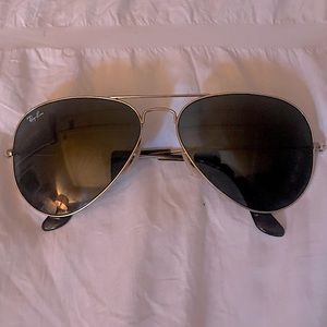 Gold Ray-Ban Aviator Sunglasses 🕶️
